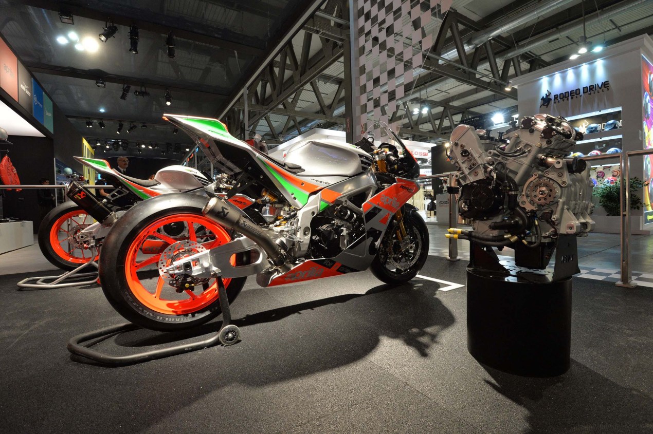 Aprilia RSV4 R FW GP Superbike Dengan Bore Stroke Dan Valve