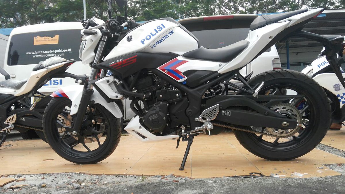 Tahun Baru 2017 Test SIM Di Jawa Barat Pakai Yamaha MT25